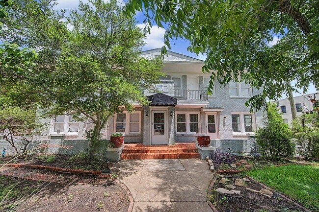 Building Photo - Spacious 2BR/2BA on the Bricks — Walk to Lucile's & the Cultural District