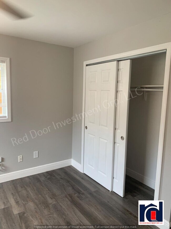 Building Photo - 2 Bedroom 1.5 Bath in the Heart of Downtow...