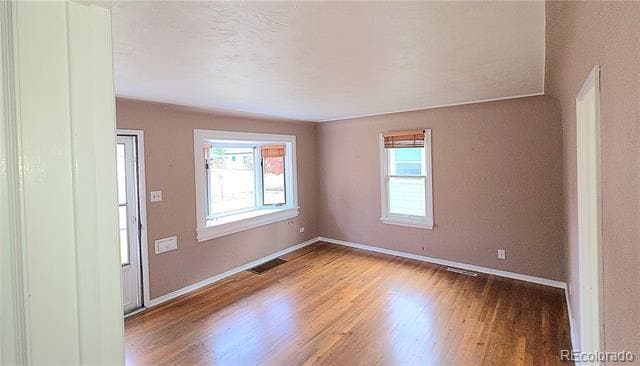 Building Photo - 916 Custer Ave