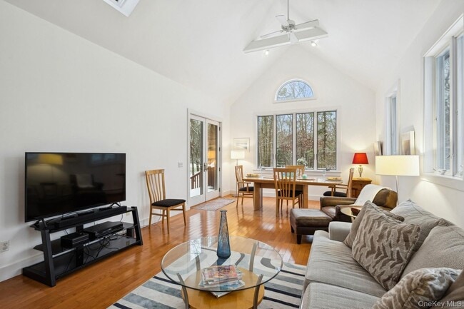 Building Photo - 12 Hildreth Rd