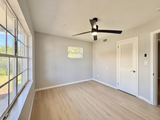 Building Photo - 8718 Thornwood Ln