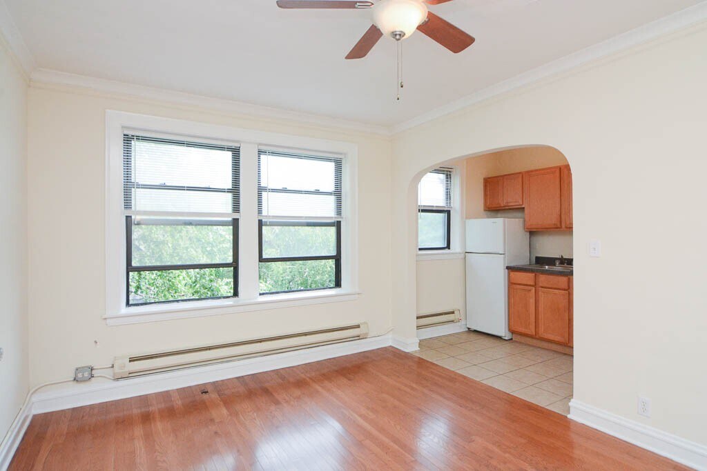 Building Photo - 4349 N Damen Ave