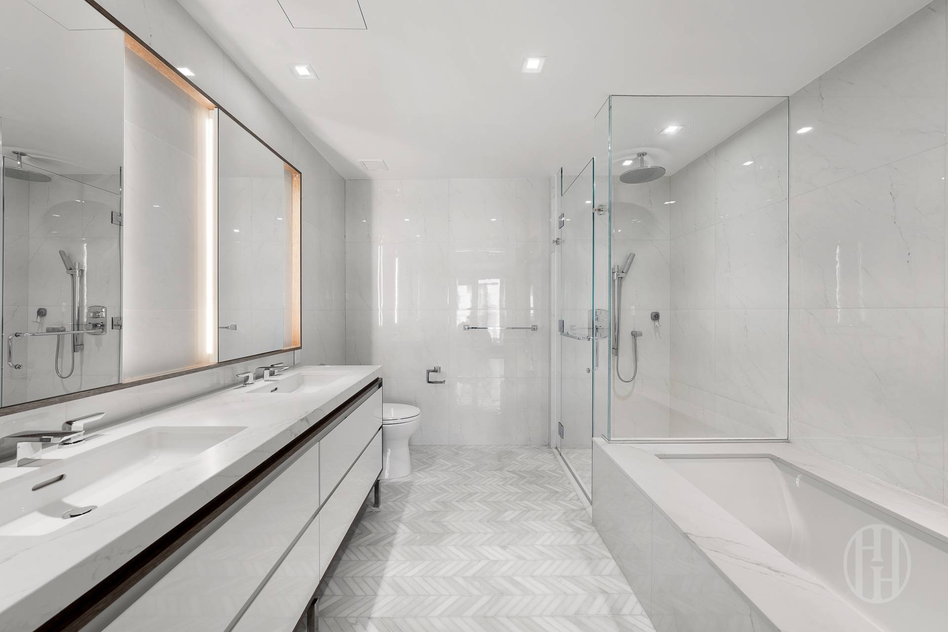 Building Photo - 505 W 43rd St