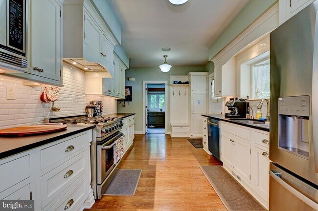 Building Photo - 353 Cherry Hill Rd
