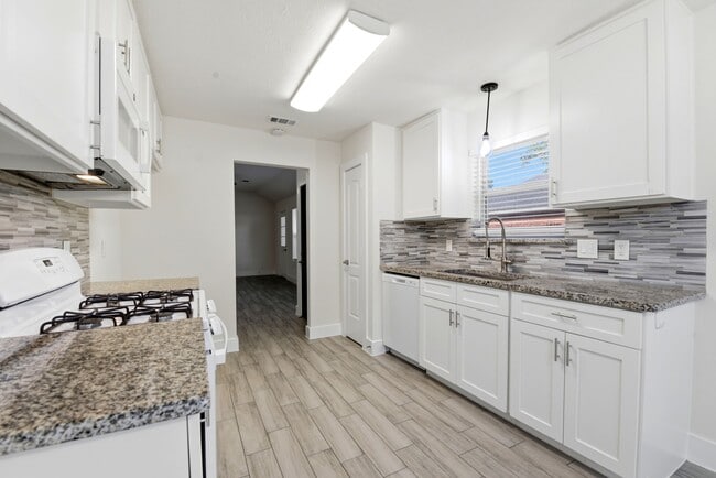 Building Photo - 26218 Cypresswood Dr