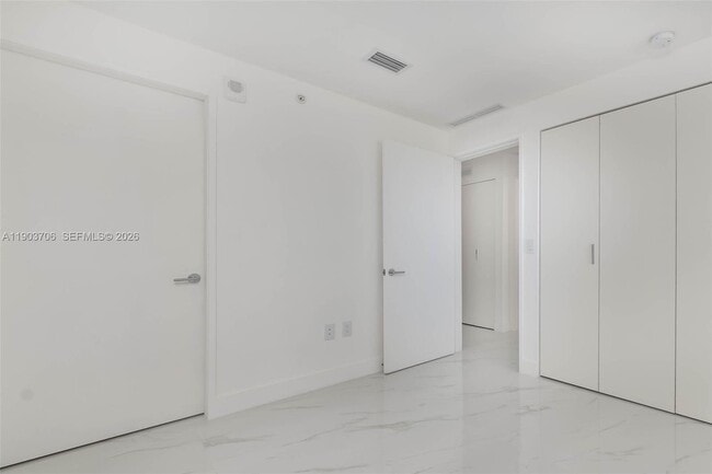 Building Photo - 700 NE 24th St