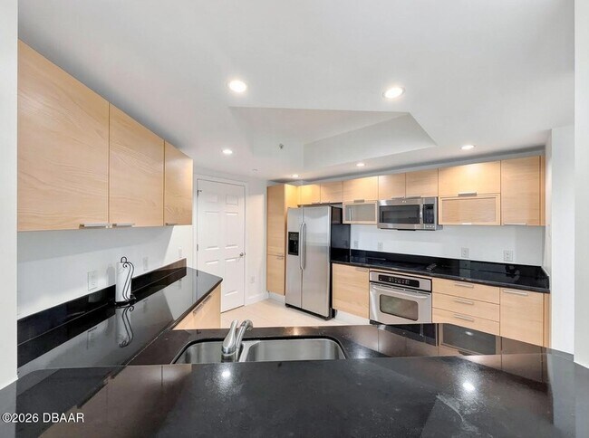 Building Photo - 231 Riverside Dr