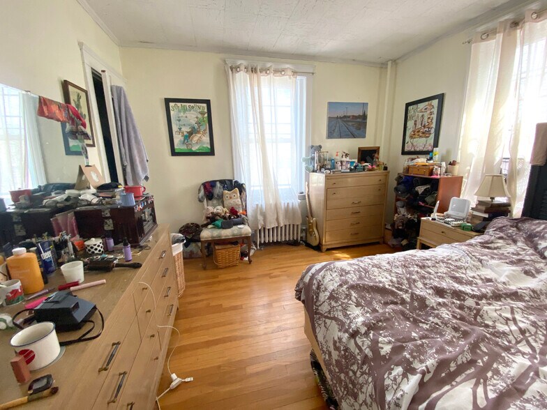 Building Photo - 2031 Commonwealth Ave