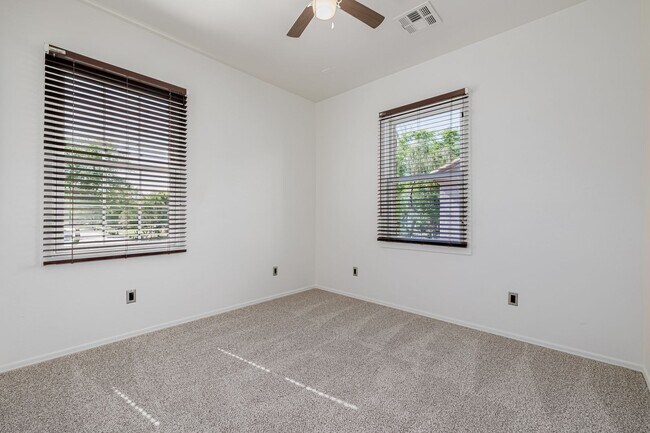 Building Photo - Newly updated townhouse with 2 car garage!