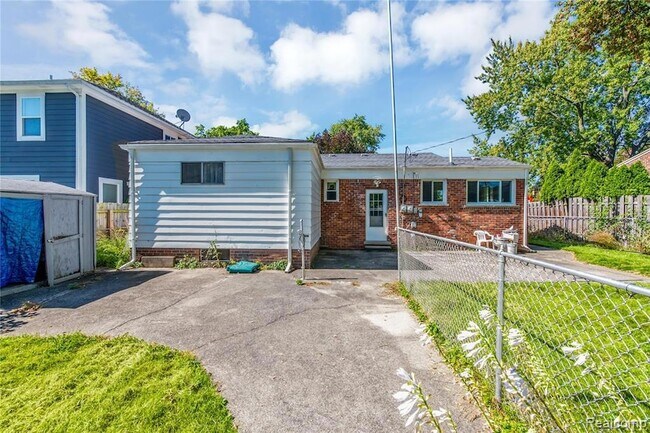 Building Photo - 3216 Maplewood Ave