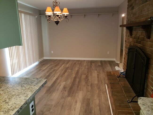 Building Photo - 24694 Creekside Dr