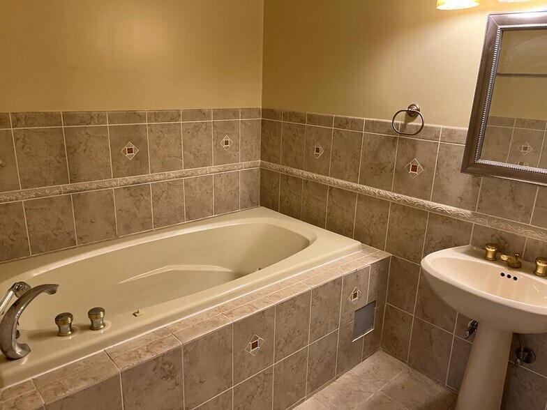 Master Bath - 11404 Glenn Dale Ridge Rd