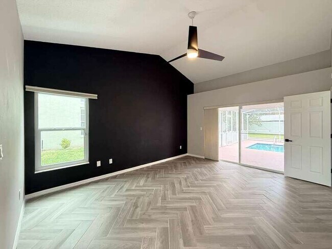 Building Photo - 1347 Overland Dr