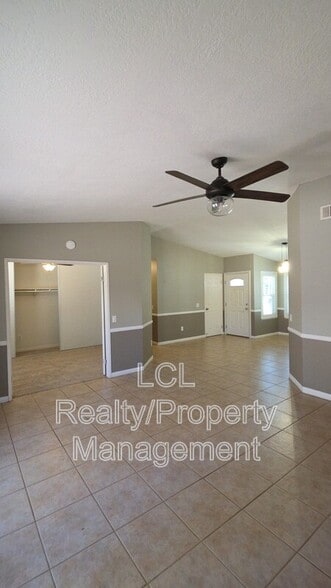 Building Photo - 29940 Evans Rd