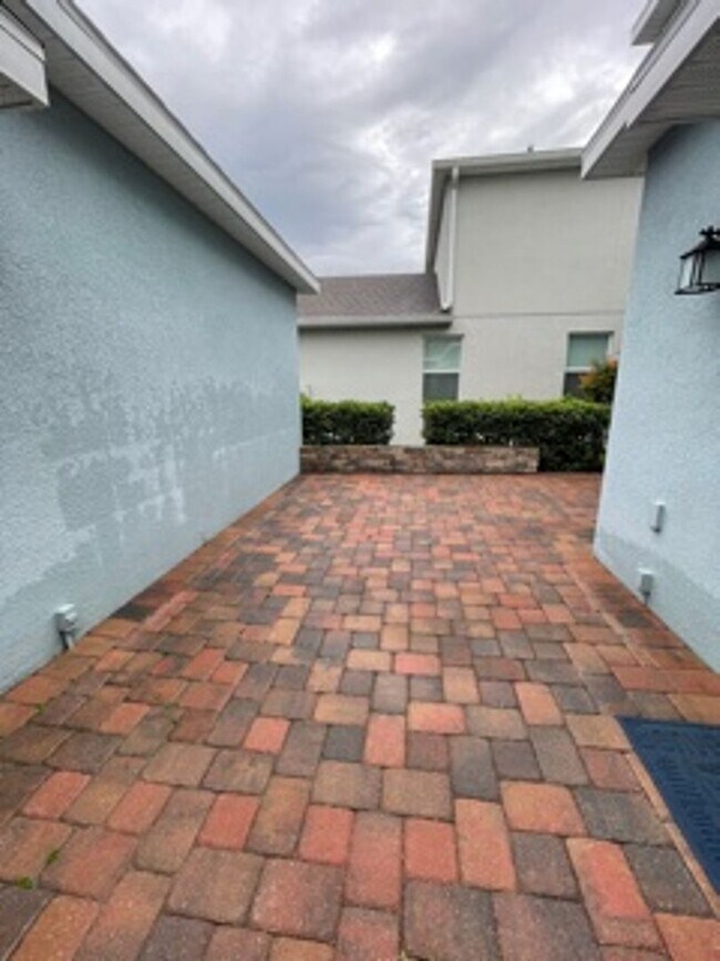 Building Photo - STOREY PARK - 3BR/2.5BA TWO STORY HOME