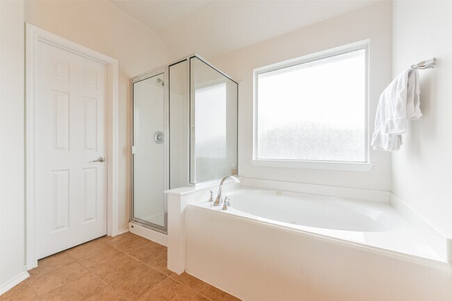 Building Photo - 5418 Lilac Grove Ln