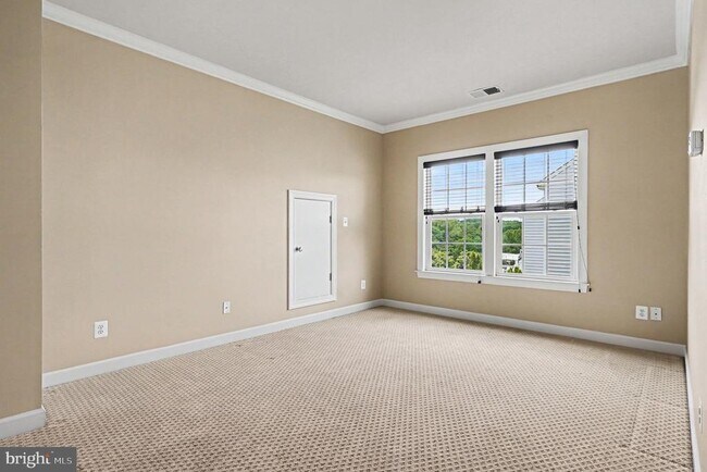 Building Photo - 714 Monarchos Dr