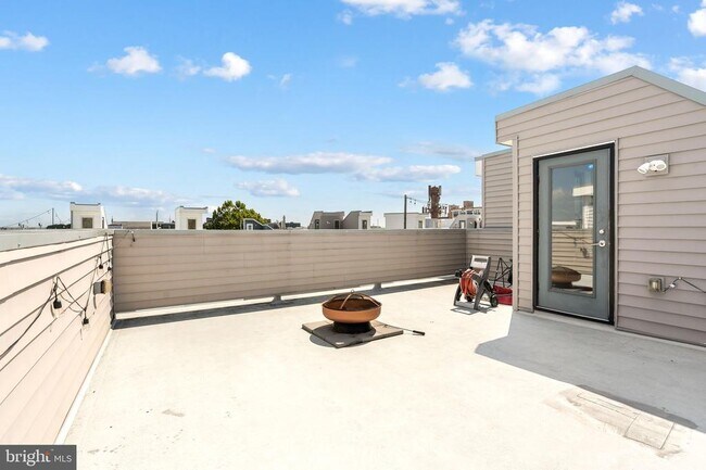 Building Photo - 2663 Amber St