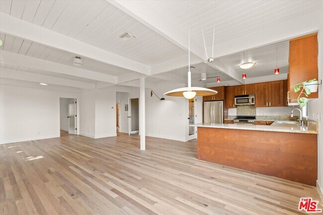 Building Photo - 4950 Marmol Dr