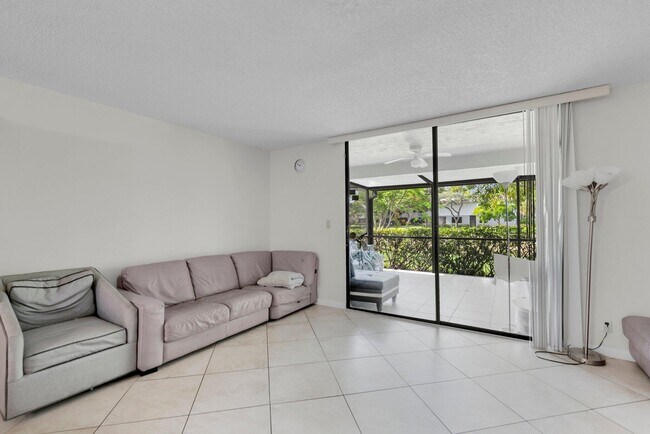 Building Photo - 7690 Lago Del Mar Dr