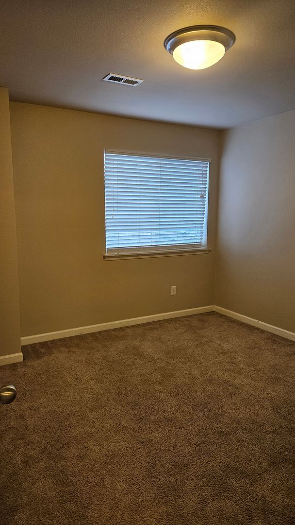 Building Photo - Hawks Praire Lacey 3 Bdrm Home!