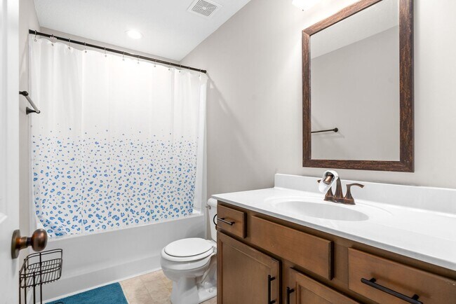 Building Photo - 177 Bonnell Dr