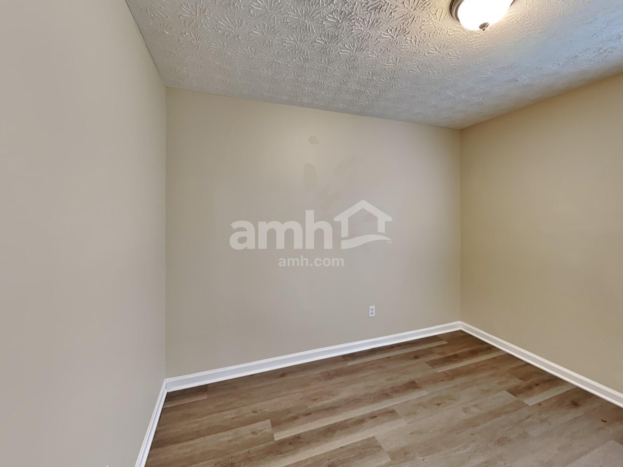 Building Photo - 446 Thornbrooke Dr