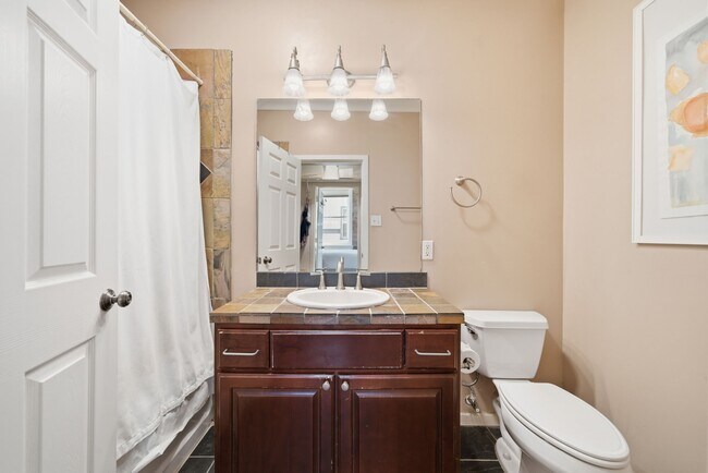 Building Photo - 215 W Norma St