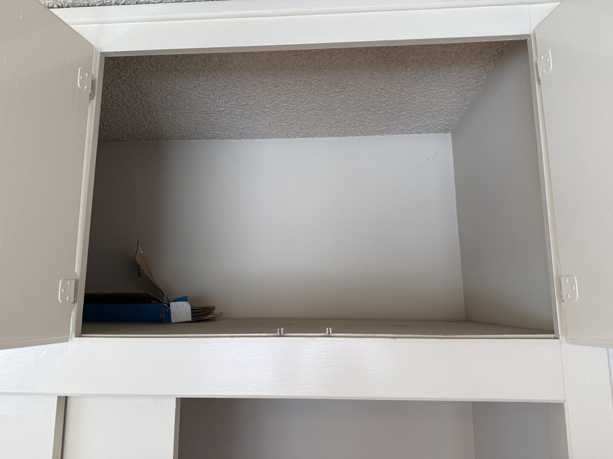 Building Photo - 330 E Fairview Ave