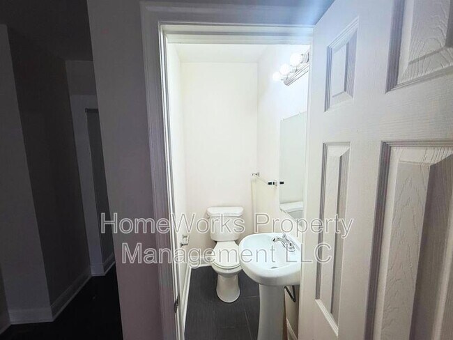 Building Photo - 5 S Conkling St