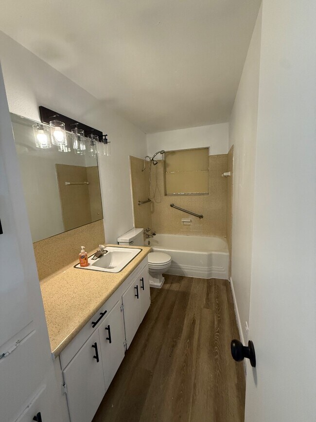 Building Photo - 1126 Stratton Dr