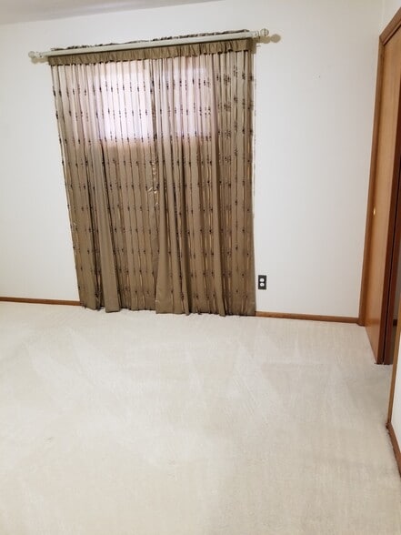 Building Photo - 1728 Middle Rd