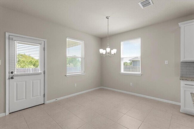 Building Photo - 121 Emerald Pass