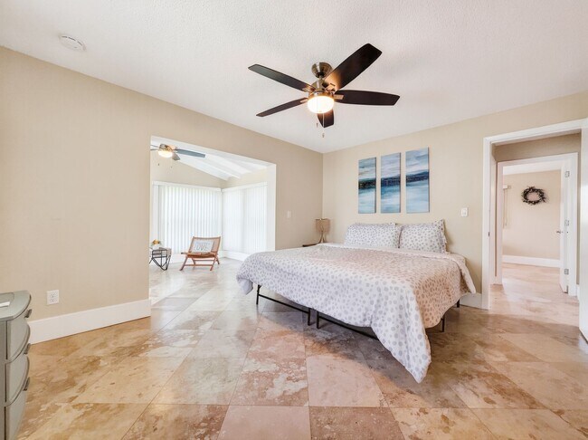 Building Photo - Discover the perfect Naples Park rental just minutes from the beach.