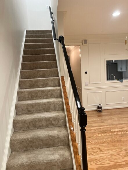 Building Photo - 1721 Kingsgate Ct