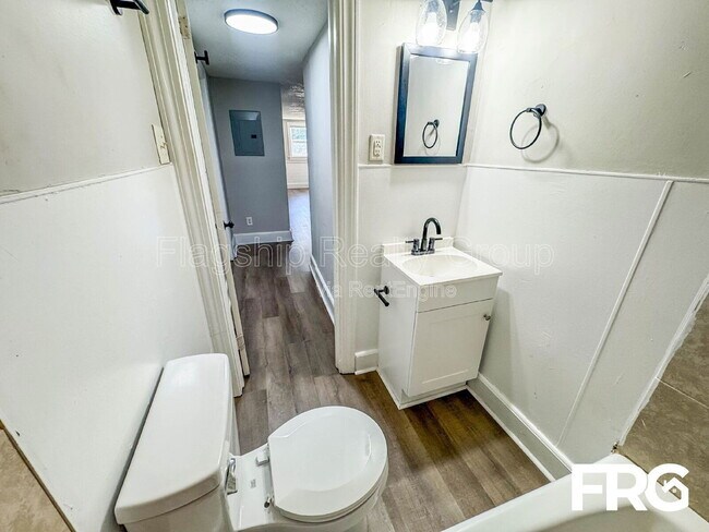 Building Photo - 600 Howell St