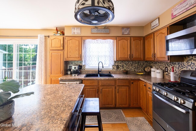Building Photo - 99 Fiddlers Ln