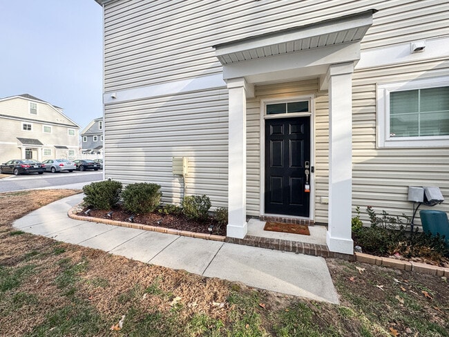Building Photo - RENOVATED 4 BEDROOM/3 BATH IN VIRGINIA BEACH! READY FOR RENT!!