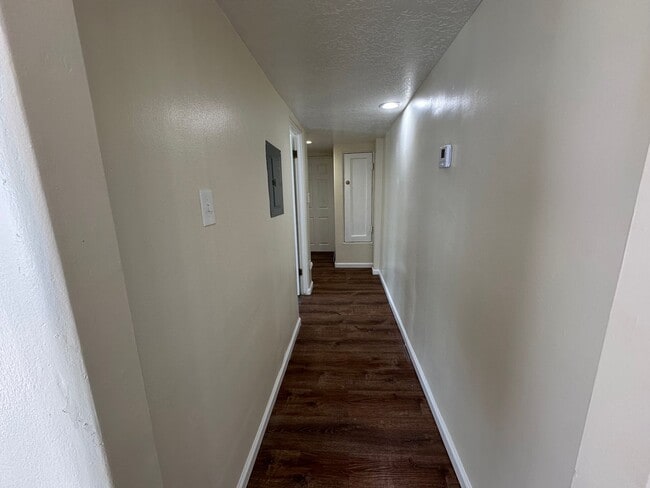 Building Photo - Beautifully Remodeled 2 Bed 1 Bath House