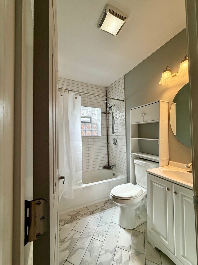 Building Photo - 2118 S 59th Ave