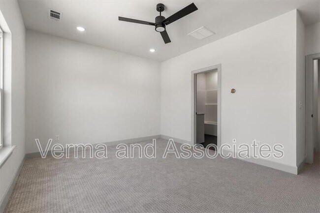 Building Photo - 1050 Whistler St