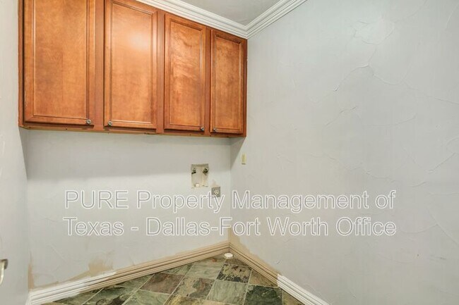 Building Photo - 2234 W Colorado Blvd