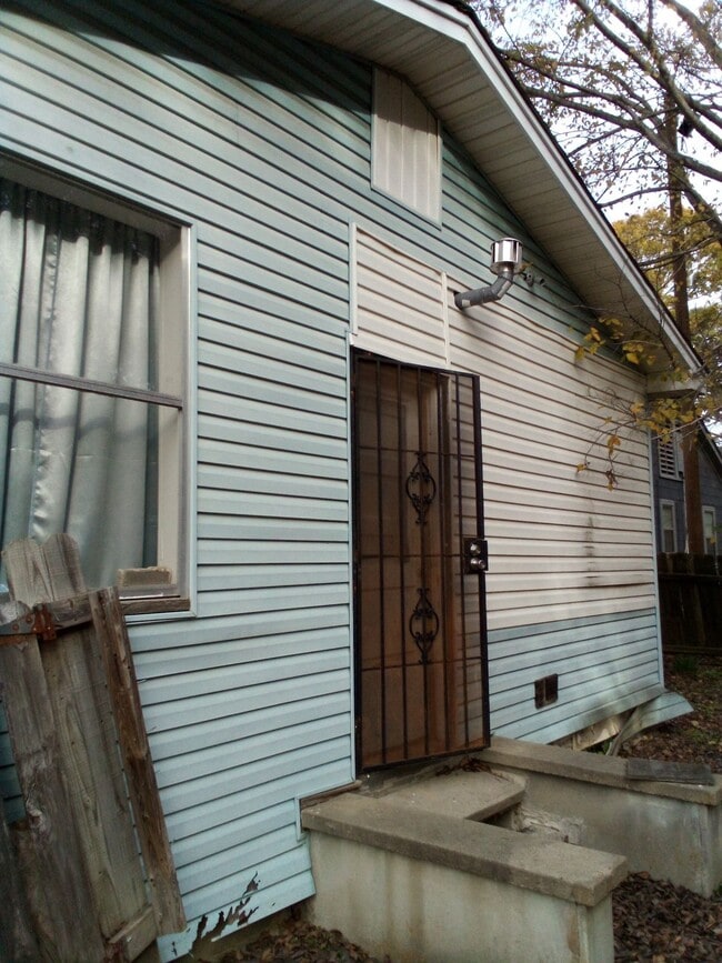 Back of home - 1600 South Street