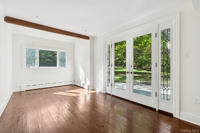 Building Photo - 18 Heights Rd