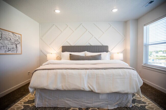 Building Photo - 642 E 460 S