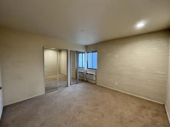 Building Photo - 599 Darwin St