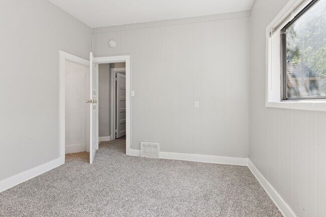 Building Photo - 3754 S Delaware St