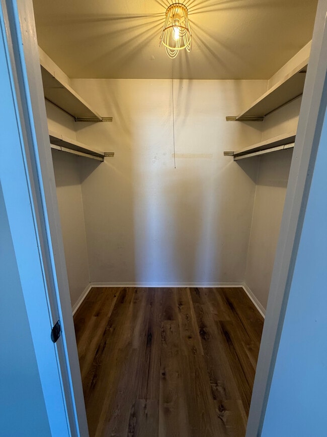 Building Photo - 6517 Cornwall Ct