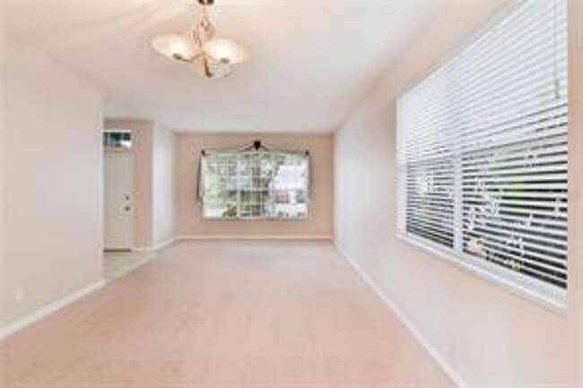 Building Photo - Nice 4/2.5 Home in East Orlando with 2-Car Garage