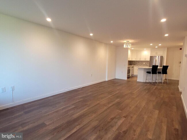 Building Photo - 241 S 6th St